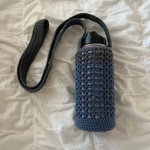 Suporte / funda para garrafa de água de crochê
