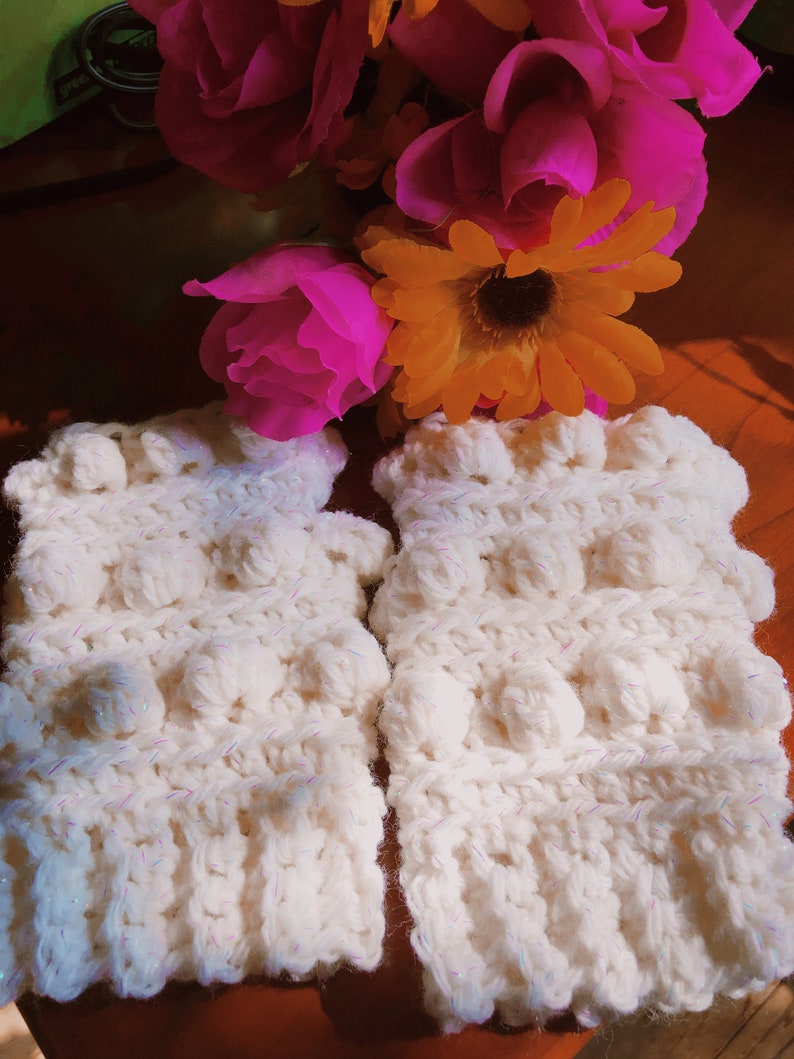 Crochet Pattern  Bobbley Fun Fingerless Gloves/Fingerless image 1