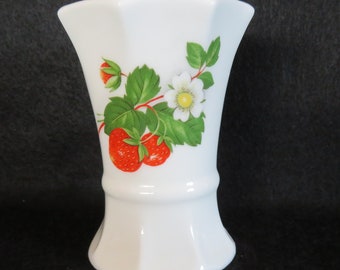 Royal Tara Porzellan achteckige Blumenvase mit Erdbeermuster, hergestellt in Galway Irland, irisches Porzellan, irisches Royal Tara Porzellan, Galway Porzellan,