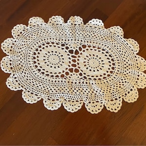 Vintage rustic cream crochet tray cloth with scalloped edge. Beautiful centrepiece for a kitchen table,side table or dresser. Wedding gift