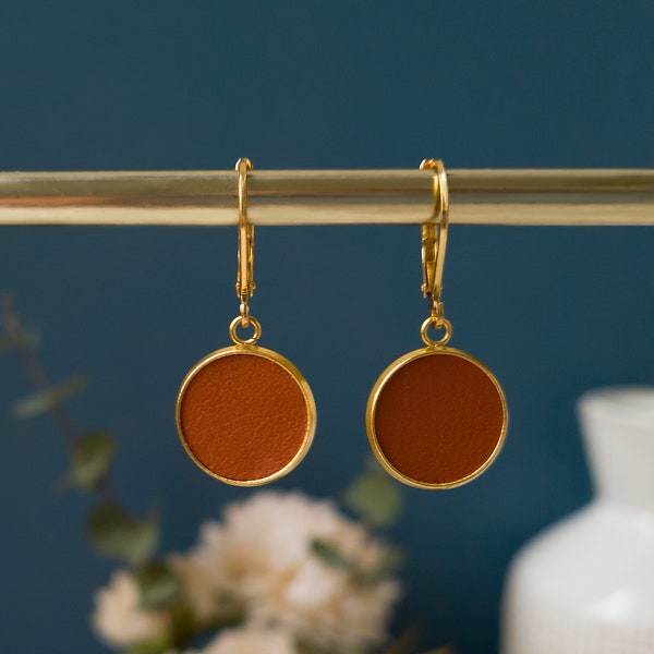 Boucles d'oreilles dormeuses en acier inoxydable et cabochon en cuir véritable terracotta