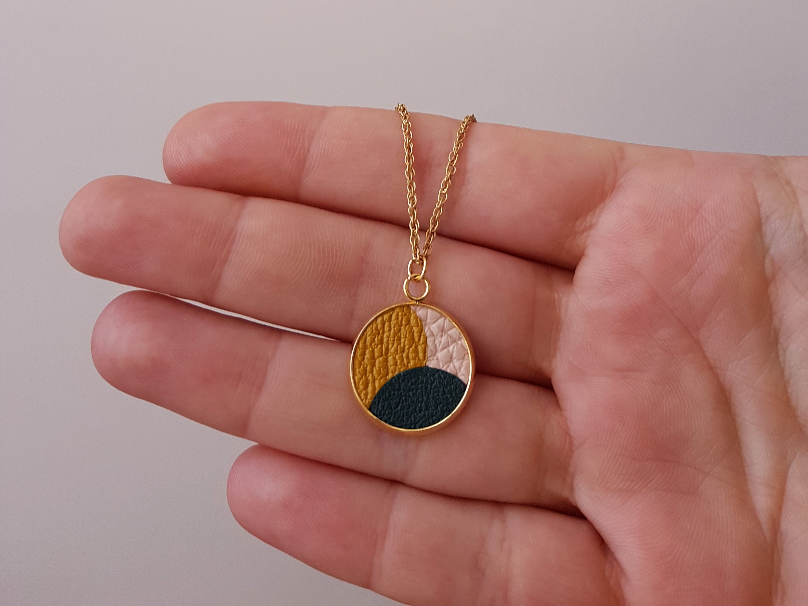 Collier Ancien Doré Avec Pendentif Vert Et Perle - Bijou Vintage Occasion, Sans Marque