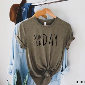 Sunday Funday Shirt, Sunday Lover Shirt, Shirt Relax Chill Weekend T-shirt, Weekend Tee, Sunday Shirt, Weekend T-shirt, Game Day Shirt bild 2