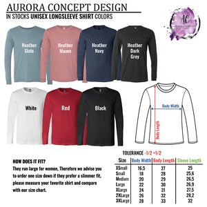 K&ouml;nnte beinhalten: Eine Tabelle mit der Gr&ouml;&szlig;entabelle f&uuml;r Unisex-Langarmshirts in verschiedenen Farben, darunter Heather Slate, Heather Mauve, Heather Navy, Heather Dark Grey, Wei&szlig;, Rot und Schwarz. Die Tabelle enth&auml;lt Ma&szlig;e f&uuml;r K&ouml;rperbreite, K&ouml;rperl&auml;nge und &Auml;rmell&auml;nge in Zoll. Der Text "TOLERANCE -1/2 +1/2" befindet sich oben in der Tabelle.