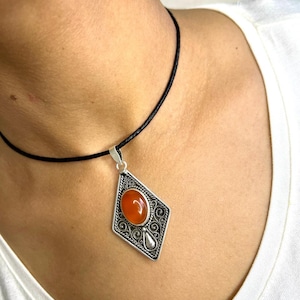 Collier pour femmes berbères fait main _ Bijoux bohèmes _ Collier pour femmes _ Ras de cou en perles d'argent _ Collier marocain