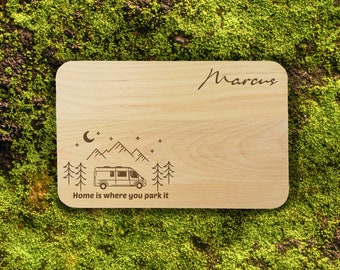 Planche de camping avec gravure, planche à découper pour campeurs, planche de petit-déjeuner avec nom souhaité, cadeau de camping, planche à goûter personnalisée