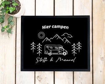 Wohnmobil Fußmatte personalisiert Familie Türmatte Berge mit Name, Geschenke für Camper, Wohnwagen Deko, Camping Zubehör, Hier campen,