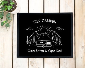 Fußmatte personalisiert Familien Türmatte Berge mit Namen, Camper Geschenk, Wohnmobil Deko, Wohnwagen Camping Zubehör, Geschenk Großeltern