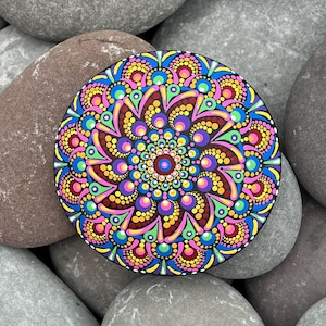 Grande pietra mandala dipinta a mano - Pietra da meditazione - Fatta a mano - Pietre dipinte - Decorativa - Ornamento - Casa - Regali - Dot Art - 120 mm