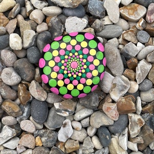 Handbemalter Stein - Polka Dot Dot Art Rock