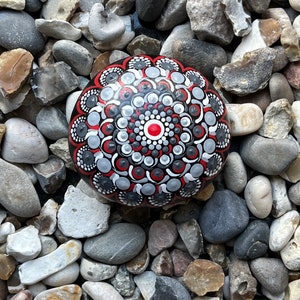 Handgemalter Mandala-Stein - Polka Dot Dot Art Rock