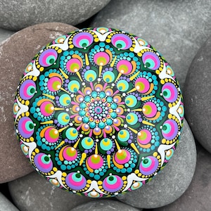 Grande pietra mandala dipinta a mano - Pietra da meditazione - Fatta a mano - Pietre dipinte - Decorativa - Ornamento - Casa - Regali - Dot Art - 120 mm