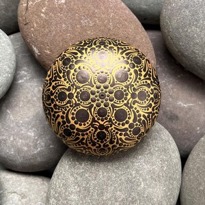 Medium  Hand Painted Mandala Stone - Meditation Stone - Hand Made  - Painted Stones - Decorative -  Home - Gifts - Dot Art - 100mm