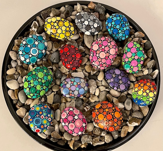 手描きの水玉模様の石 - 装飾的な庭の石 - Etsy 日本