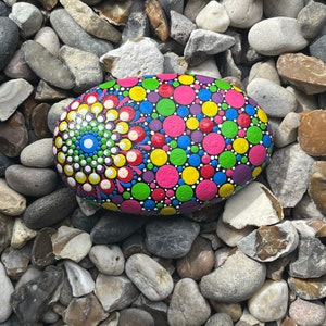 Mandala Stein - Polka Dot - Handbemalter Stein - Unikat - Bemalte Steine - Dekorativ - Schmuck - Home - Geschenke - Gartenstein