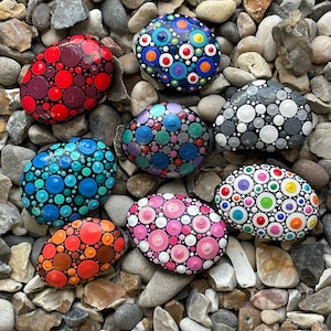 Pietra a pois dipinta a mano - Unico - Pietre dipinte - Decorativo - Ciottolo tascabile - Dot Art - Roccia da giardino - Mandala - Ciottolo dipinto