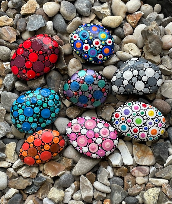 手描きの水玉模様の石 - ユニークな庭石 - Etsy 日本