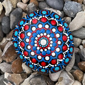 Handbemalter Mandala-Stein - Polka Dot Dot Art Rock