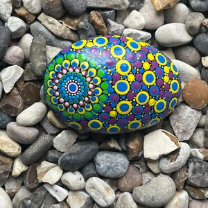 Mandala Stein - Polka Dot - Handbemalter Stein - Unikat - Bemalte Steine - Dekorativ - Schmuck - Home - Geschenke - Gartenstein