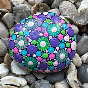 Handbemalter Stein mit Polka Dots - Mandala Dot Art Rock, Unikat, Verzierung