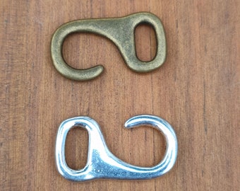 1 Hook clasp for 5mm leather strap or lace.