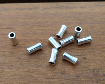 5 Interlayer beads in the shape of a curved tube in silver metal.