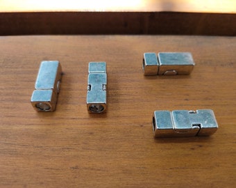 1 Fermoir magnétique rectangle argent vieilli pour cordon cuir 6 mm.