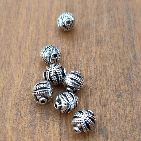 4 perles intercalaires style tibétain motif "fermeture éclair" en métal argentée.