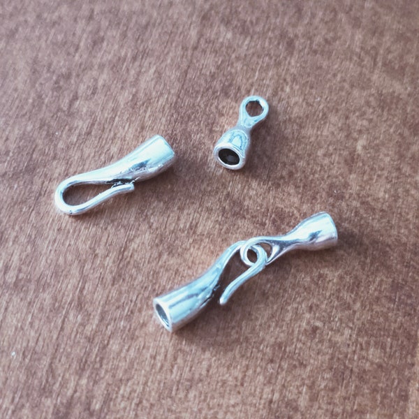 Lot de 5 Petit Fermoir crochet placage argent avec trou de 3mm pour collier ou bracelet .