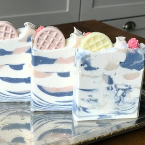 Luxury moisturizing  soap -  Cold Processed - Cruelty Free - Grapefruit and Mint