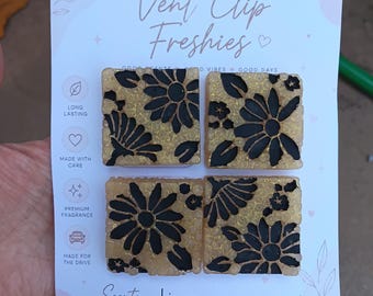 Gula blommiga fyrkantiga Freshie ventilklämmor 4-pack - linnedoft