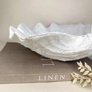 Large Clam Bowl | White Shell Ornament | Large Trinket Dish | Modern Home Accessory | Home Styling | Minimalistic Homeware | Home Fashion