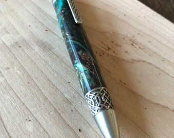 we110 Celtic Weave Full-Etched Gift-boxed Pen we110 Celtic Weave Full-Etched Gift-boxed Pen