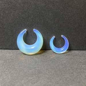 6/10mm Opalite Crescent Hangers Pinchers