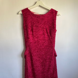 Robe boucle en laine vintage 50s 60s décalage sans manches 1950s 1960s robe de vacances rouge des années 1960