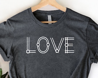 Love Shirt, Valentines Day Shirt , Ladies Valentine Shirt, Heart Love Shirt, Valentines Day Tees, Womans Valentines Shirt