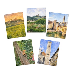 Pode incluir: Cinco impressões em aquarela com paisagens italianas. As impressões retratam vinhedos toscanos, jardins, uma ponte sobre um rio, um pássaro em um poste de madeira e uma catedral com uma alta torre sineira. A arte tem um estilo suave e pictórico.