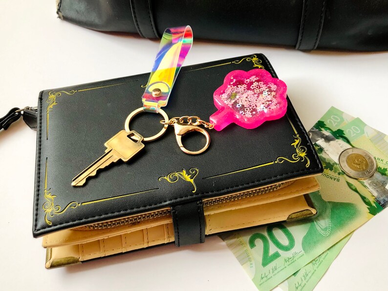 Pink cat paw resin shaker with bug purse charm with key ring with iridescent handle Keychain Bag charm Zipper pull Shaker cat paw