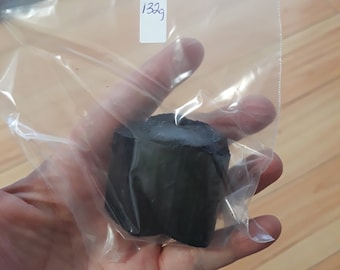 Tourmalina negra cruda