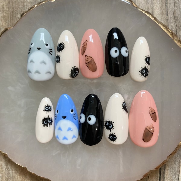 Ensemble de 10pcs presse peinte à la main sur les ongles