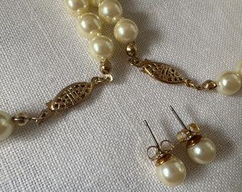 Avon Pearls Set | Necklace Bracelet & Earrings | Faux Pearls