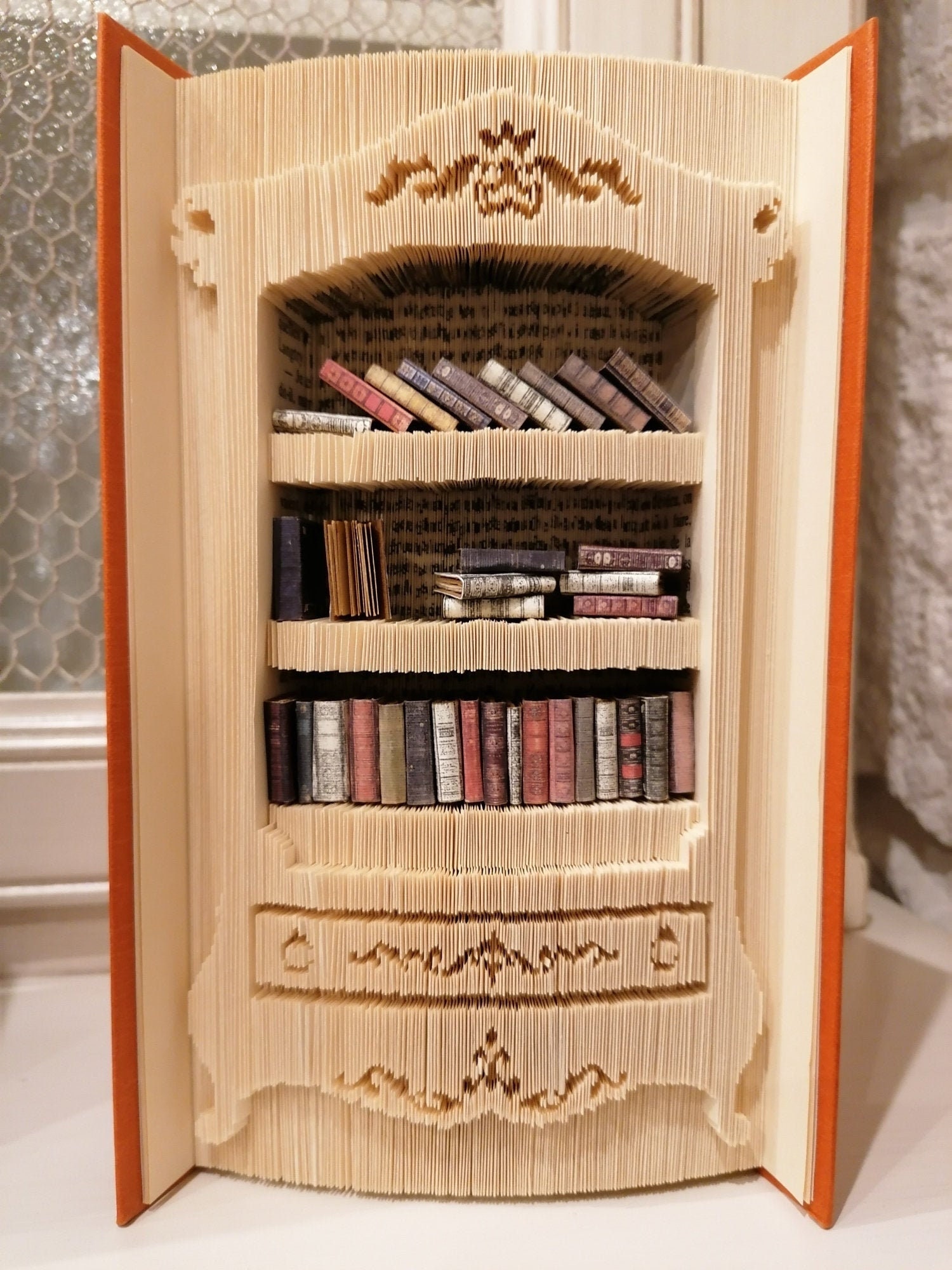 Bibliothèque Réalisée avec Un Vieux Livre