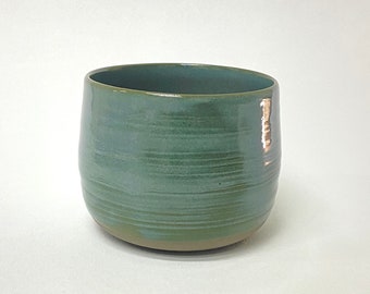 Tasse rustique en grès faite main, tasse en poterie de couleur vert pastel