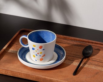 Tasse à expresso avec anse et soucoupe en option