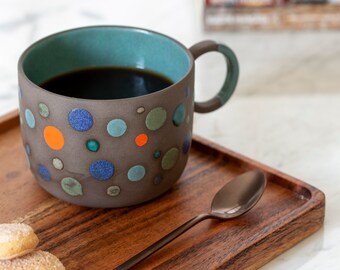 Tasse à thé ou à café en céramique en grès, tasse lancée sur roue, tasse de poterie en céramique