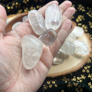 clear quartz tumbles