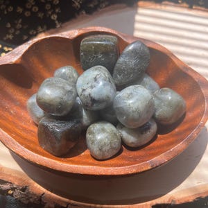 labradorite tumbles