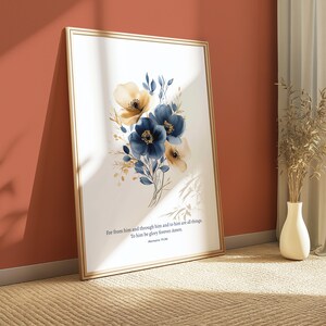 Honom vare äran, Romarbrevet 11 36, stämningsfull kristen väggkonst, marinblå blommig heminredning, bibelverstryck, religiös gåva, bibelposter