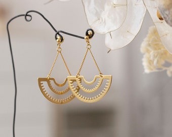 Hanging loops in semicircle, Aztecs, brass gilded with fine gold