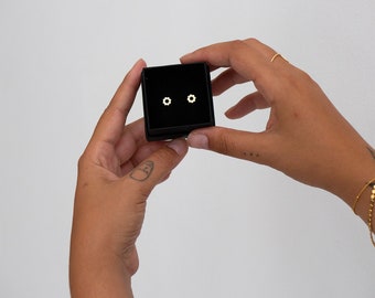 Flower studs / Alhambra collection / Mini earrings